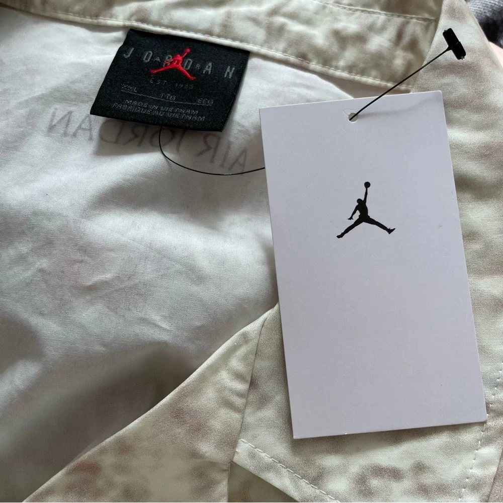 Air Jordan Men’s Camp Shirt Sail Size XXL